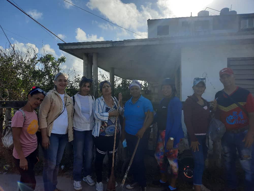 El sector educacional realizó cambio de labor en homenaje a la Semana de la Victoria y en saludo al Primero de Mayo.#LaPatriaSeDefiende.
<a href="/EducacionIJ/">Educación Isla de la Juventud</a> .
<a href="/CubaMined/">MINED</a> .
<a href="/SentirPinero1/">Sentir Pinero</a> .
<a href="/EnaReyesTorre/">Ena Reyes Torres</a> .
#CubaEstaFirme.