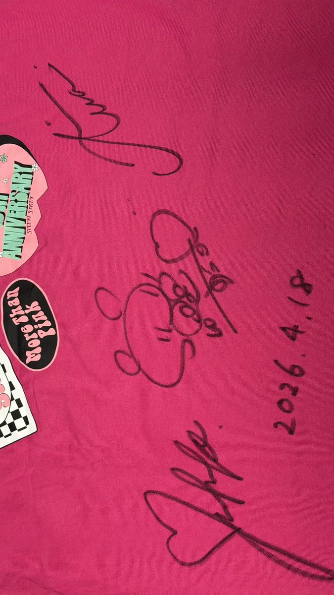 ta1sh0w's tweet image. #TRIANGLE リリイベ
土浦にまた来てくれてありがとう😊
Lady to goTシャツに入れていただいたサイン、大事にします! 
ツアーも楽しみだー
#サイサイ #SILENTSIREN