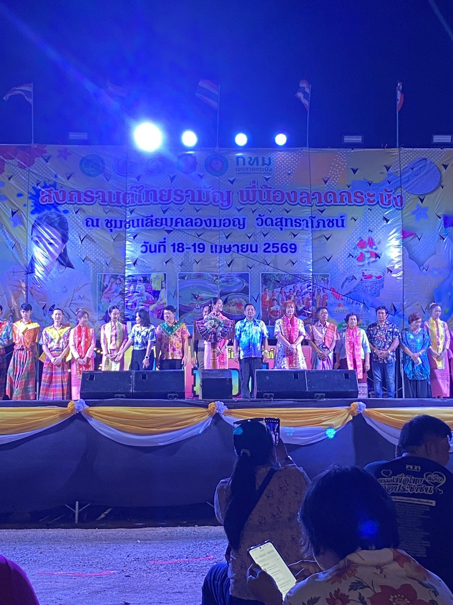 หมูปิ้ง tweet media