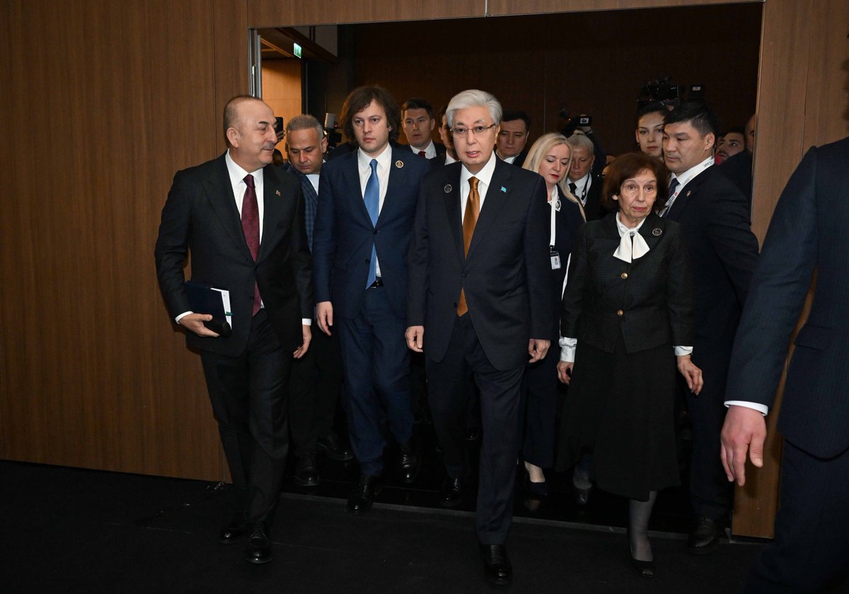 abdullahyigit61's tweet image. 🇹🇷🇰🇿President @TokayevKZ  took part in the Antalya Diplomacy Forum, joining the panel “Mapping Tomorrow, Managing Uncertainties.”

He outlined his vision of the key global trends, risks, and challenges shaping the international agenda in 2026. @aqorda_press @AntalyaDF #Kazakhstan