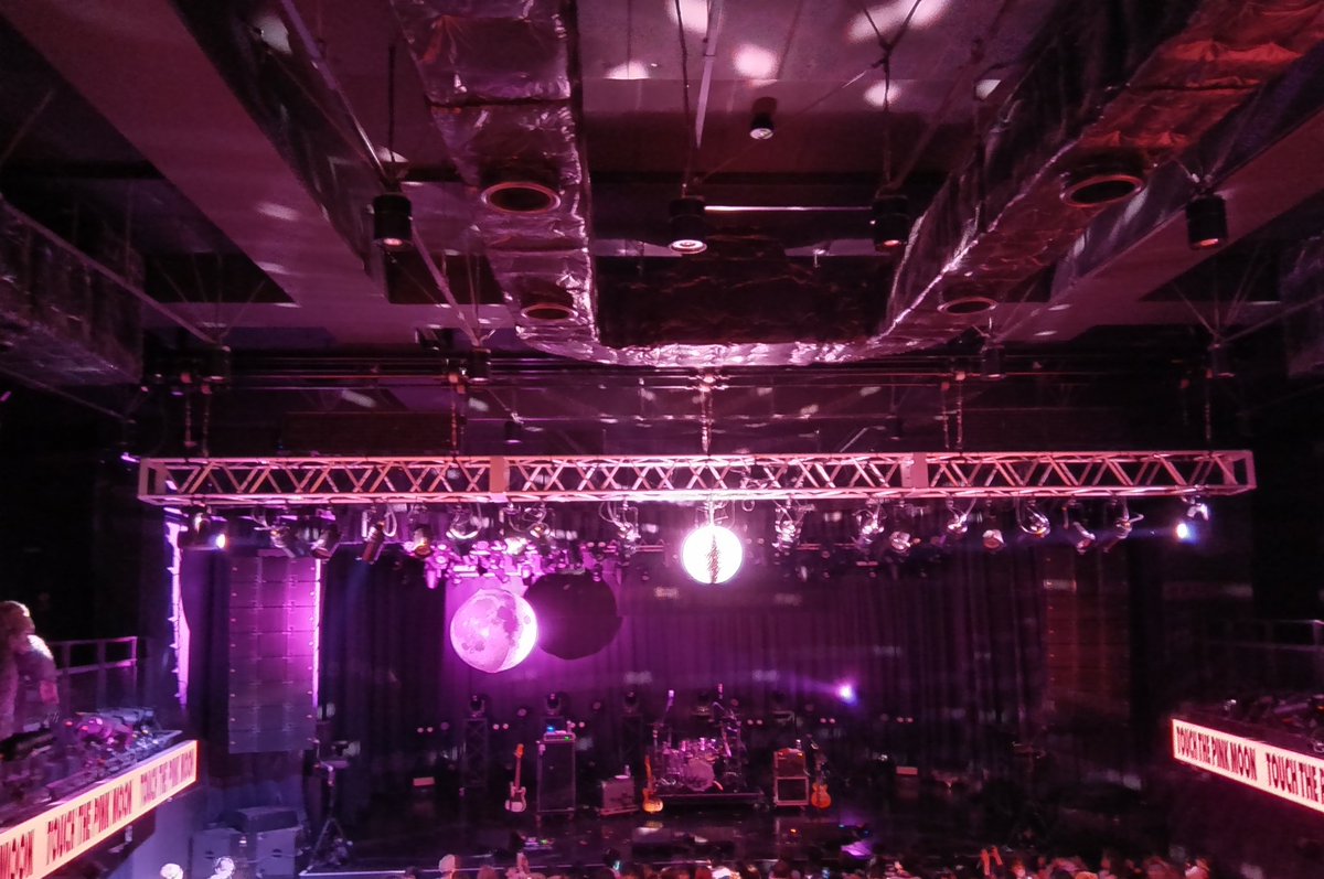 YOU07675406's tweet photo. 今日は、初GORILLA  HALL！ https://t.co/p0TPj9amrM