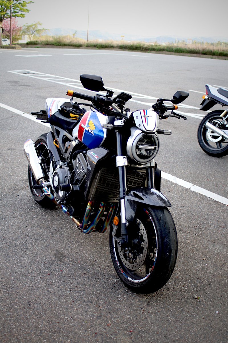 し〜らる tweet media