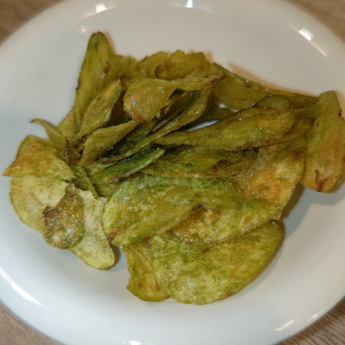 観劇、(俺塩挟んで)読み合わせBARの後の締めに  #マルキBAR へ💨お土産に持っていった  #ポチコマ のニラ塩ポテトと共に美味しく呑んできたよ♪
 #たすいち  #魔族会議 のチラシも衣央里ママに託してきたので、お店に貼ってくれるって！