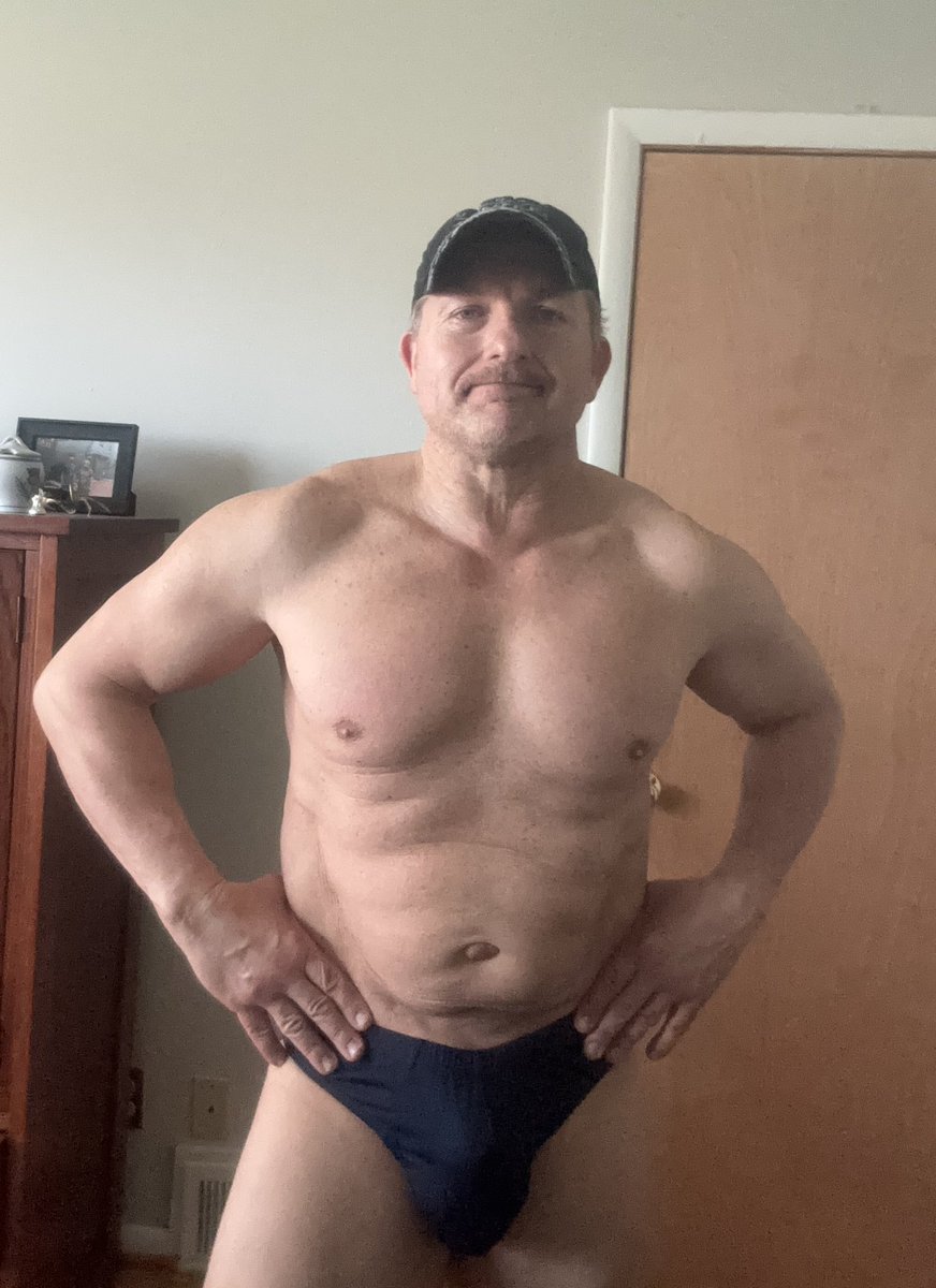 Russell_Writer's tweet image. It’s the power of blue briefs 😜💪🦍 #bodybuilding #liftingheavyshit #muscle #training #yoked #cutting #SaturdayMorning #beastmode #beefcake #filmmaker #writer