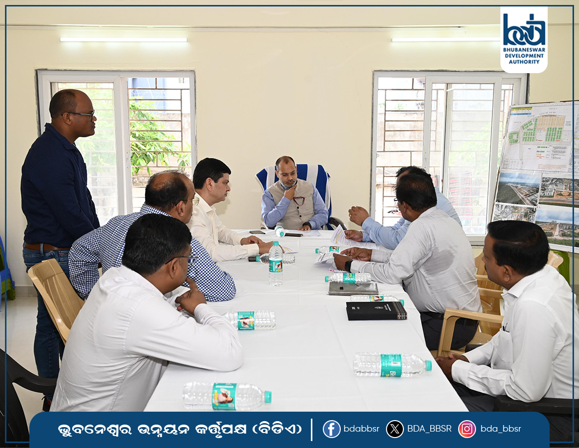 BDA_BBSR's tweet image. Kuldeep Narayan, Joint Secretary, Housing for All, MoHUA, today visited the Affordable Housing Project (AHP) at Buddha Vihar in Chandrasekharpur. The project has been developed by Bhubaneswar Development Authority (BDA). Senior #BDA officials were present during the visit.
#AHP
