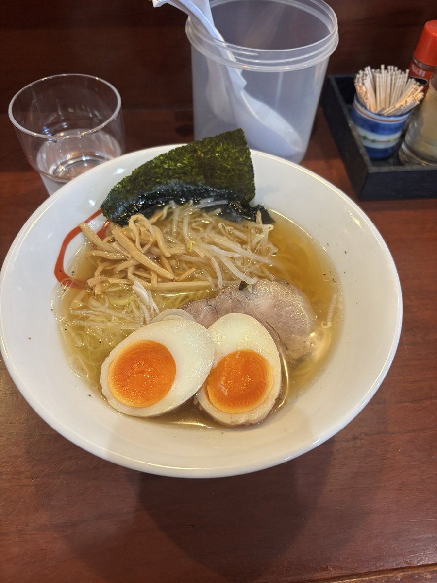 GrqyO's tweet photo. 海と牛 https://t.co/qdlcOlOzkF