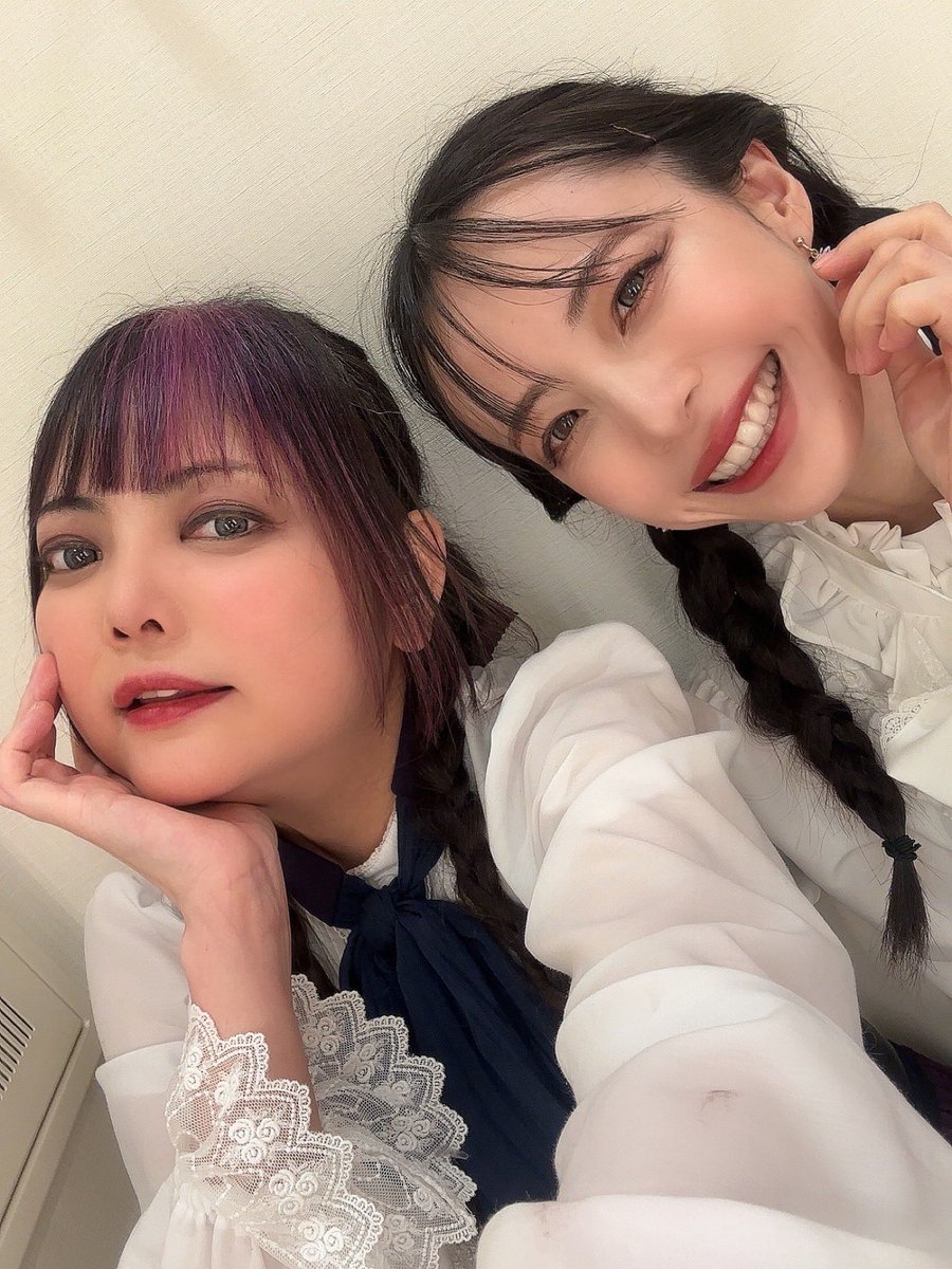 Jill_violin's tweet photo. Jill&星野沙織 ツインバイオリンコンサート✨スペシャル✨
@大阪ドルチェアートホールにて無事終演いたしました！🎻🎻
ほぼ満席にて大変多くのお客様にお運び頂き、本当にありがとうございました😊
今回はスペシャル回ということで、ゲストVo.にLIV MOONのAKANEさんをお招きさせて頂きました🌹
圧倒的な存在感と美しく優しく時に激しくゆさぶる歌声で私の大好きな曲ばかり、沙織さんの細やかなアレンジも相まって本当に演奏しながら幸せすぎる時間でした😭
またいつも大阪で開催して下さるYu-maさんのこちらのイベントはお客様からもとても嬉しい反響を頂いており、今回も一般チケのみならずVIPなどの特典もお客様皆さま楽しんでご参加下さっているようで本当にありがたいです。
そして何より私を信頼し今回は特に沢山沢山支えてくれて一緒に演奏してくれた沙織さん🎻、そしてピアノ高橋亜侑美さん、
私たちの演奏を聞きに会場にいらして下さいましたお客様に心から感謝致します✨
本当にありがとうございました☺️