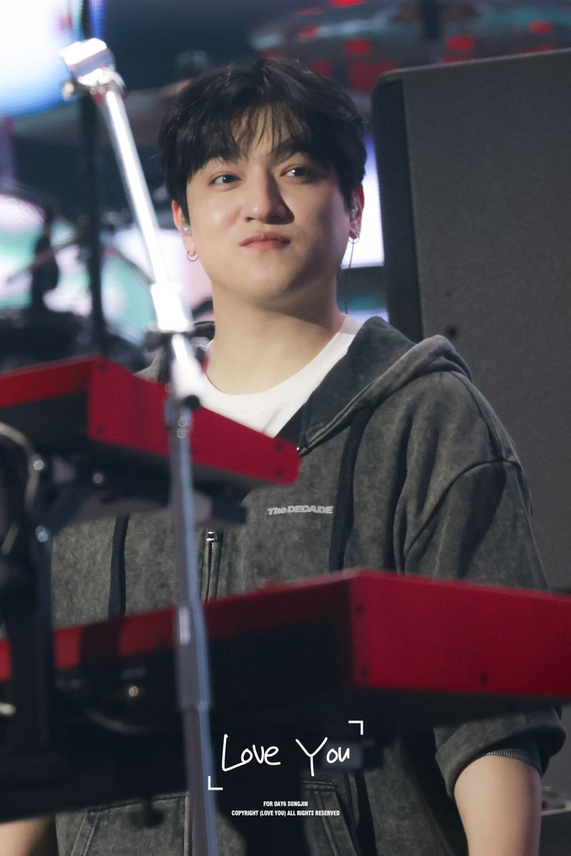 love_u_116's tweet image. 260418 #성진 #DAY6 #SUNGJIN
갑자기 몬도리