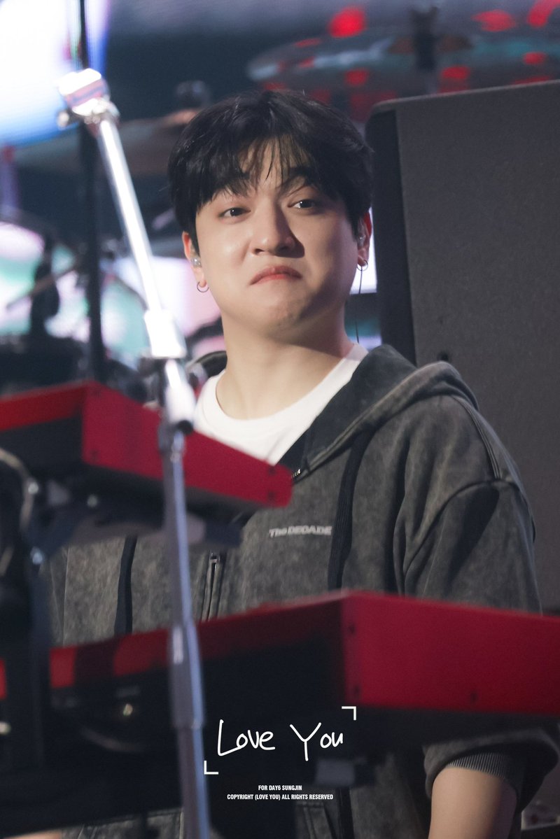love_u_116's tweet image. 260418 #성진 #DAY6 #SUNGJIN
갑자기 몬도리