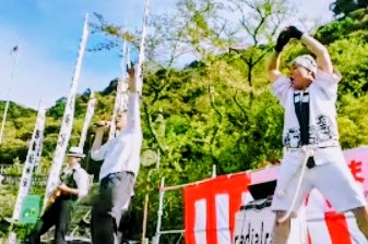 radialrays_saku's tweet photo. 「観て聴いて楽しめるエンタメバンド」

　　●【ラディアルレイズ】●

　明日のライブはコチラです！

◯  ４月１９日（日）

奈良県葛城市

「芝桜まつり２０２６」
　
道の駅かつらぎ
多目的広場  特設ステージ

ラディは１５：５０からの出演です

お近くの皆さん
遊びに来てくださいね！ https://t.co/7jLzVHt9Zy