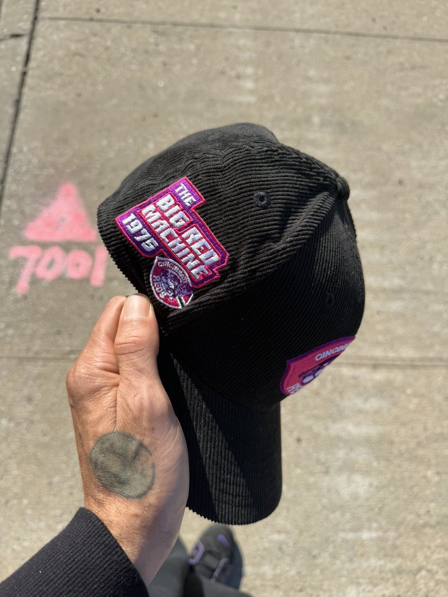 TheManWithESPN's tweet image. #PINdejos🫏
#StartingCapFive🔱
#FOTD🧢
Corduroy🧶
Cincinnati #Reds🏃🏻‍♂️
The Big Red Machine 1975👺
Purple UV🌂
Day Runner🫰🏼
#KOTD👟
Black &amp;amp; Purple Pippen AIR’s👾