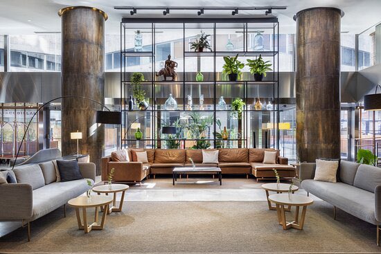 Aquí se aloja  Axel Kicillof y su comitiva, en el Hotel Meliá Madrid Princesa, en la suite Grand Premium, donde la noche sale u$d 1.400