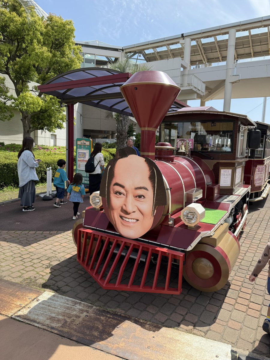 runcy__'s tweet photo. 八景島とち狂ってて楽しかった(褒めてる)
メリーゴーランドはたまに暴れん坊将軍の曲流れてくる仕様でテンション上がったし、お面して乗ってる人が多いから外から見るとイカれた光景で最高だった https://t.co/aas3JLyDBA
