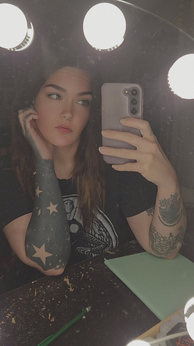 salemssister333's tweet photo. Selfie saturday ✨️
Sorry for the lack of posts lately. 
Been on vacation with much needed spending time with family and friends 🖤
Don't forget to check out that link! https://t.co/0Y11m7Hijg