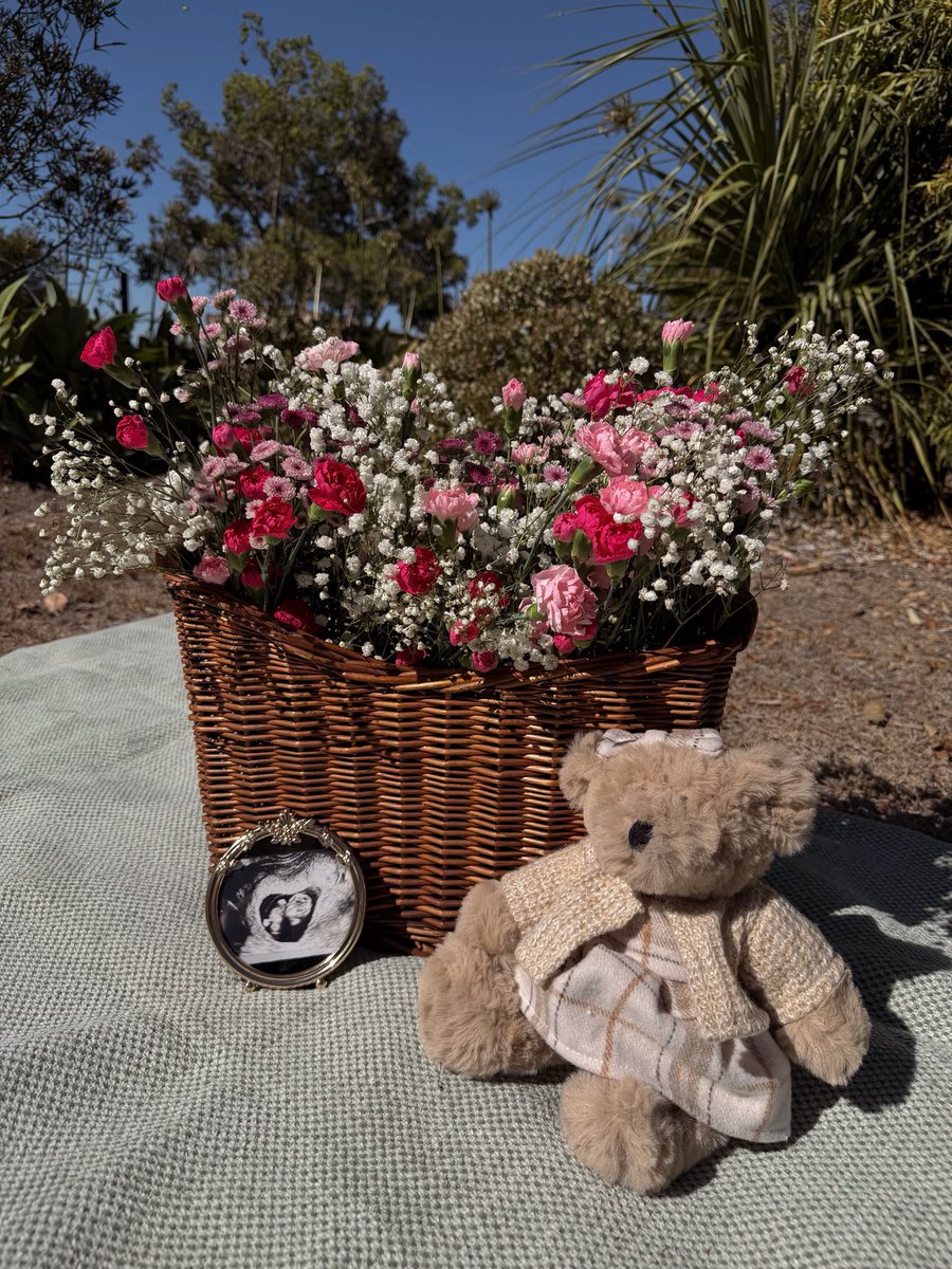 burymelilith's tweet photo. pov: you met through a gc from twitter and somehow ended up here 🧸🎀🤍🌷 https://t.co/4K8l5fht4Q