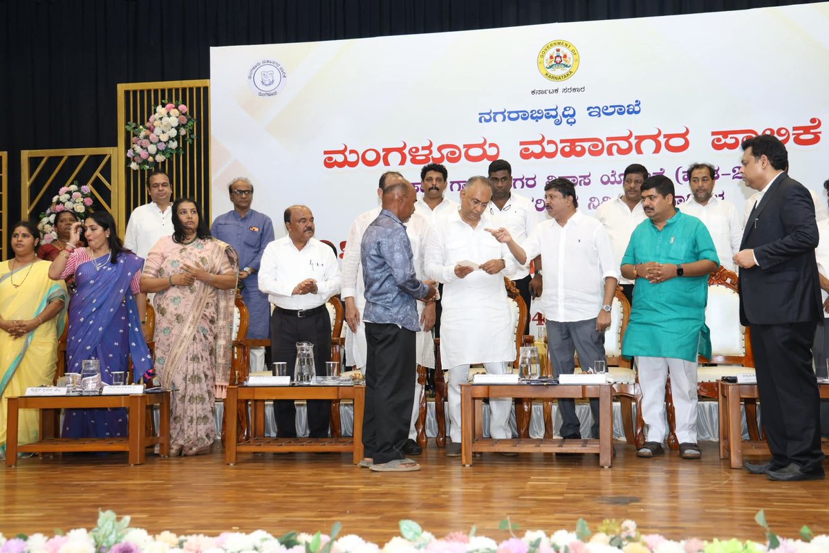 byrathi_suresh's tweet image. Laid the foundation stone for various development works in Mangaluru under Phase 2 of the Mahatma Gandhi Urban Development Scheme at a program organized by the City Corporation today.

#Mangaluru #Karnataka #UrbanDevelopment #Infrastructure #MahatmaGandhiScheme #ByrathiSuresh