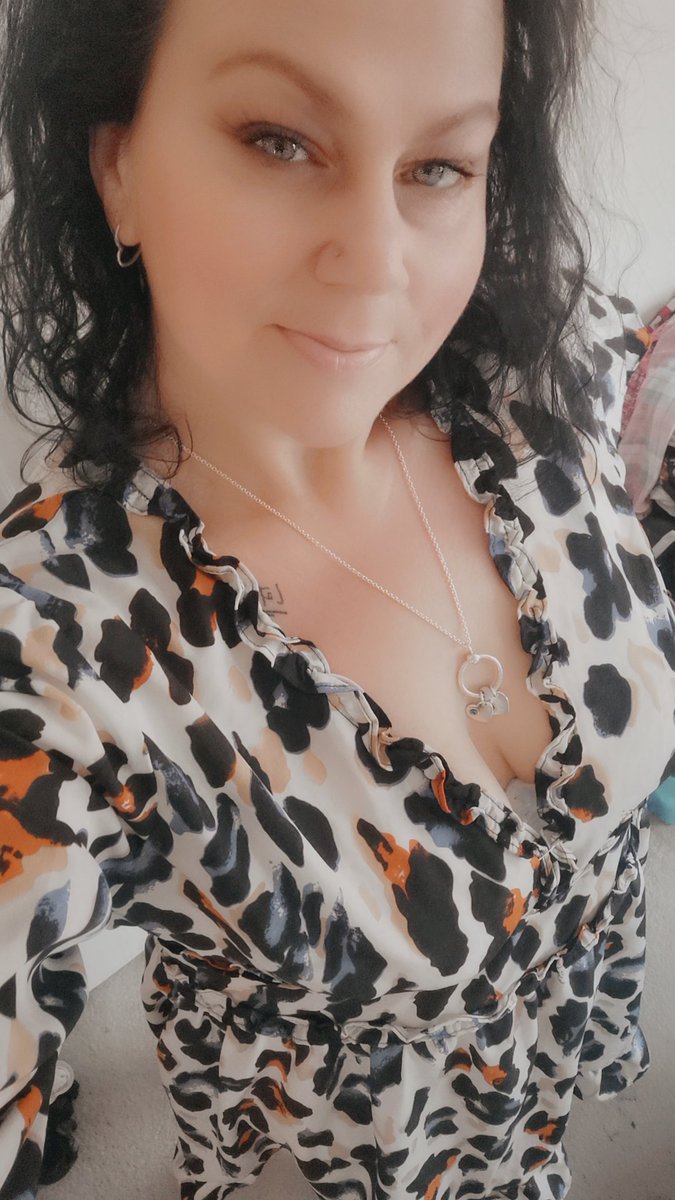 roxyfox140978's tweet photo. Out out... Day drinking, live music and searching for the glimmers ✨✨✨
#theonlywayisup https://t.co/nHa3BSEaju