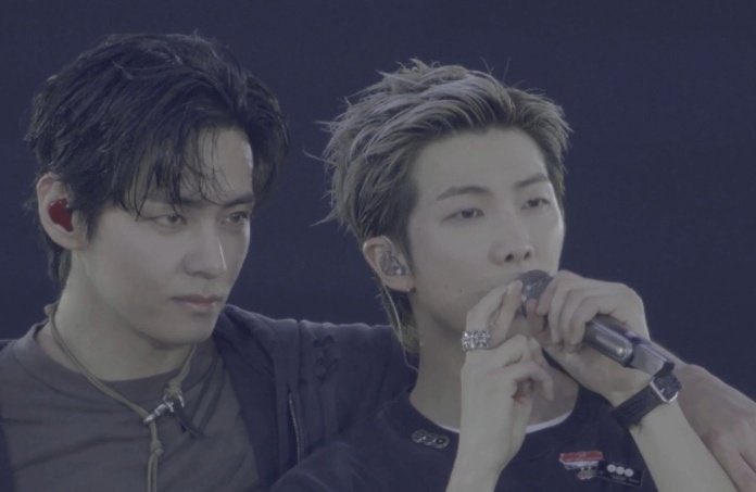 SAT0SUGU's tweet image. bts doing gojo’s hand sign approximately 50 times during their concert today satoru you will #always be famous