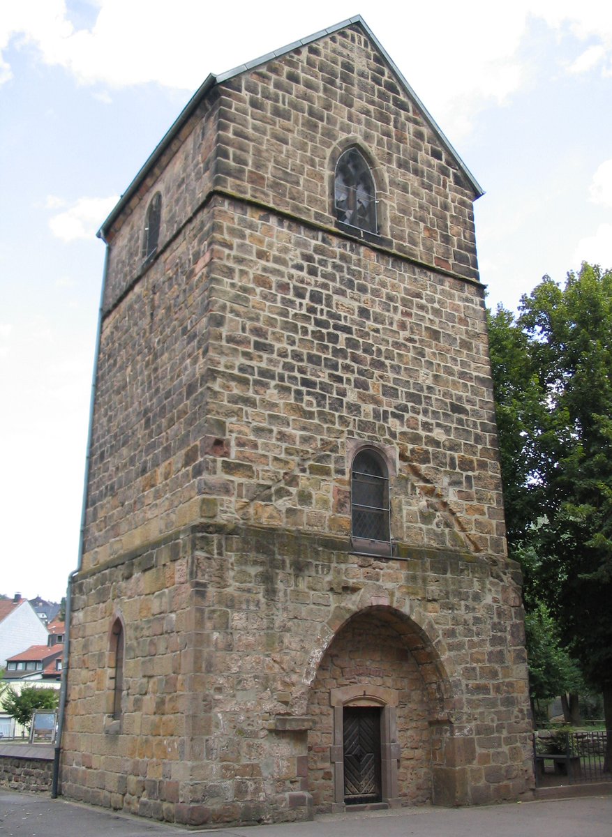 ligaderextrage1's tweet image. Der Nachbau der Woche befindet sich mitten im Alchemistenviertel von Herrenstieg. Es handelt sich um eine der ältesten Nachbauten des Servers. Er ist vom Alten Turm in Dudweiler beeinflusst, der im 14. Jahrhundert errichtet wurde. #Minecraft #MinecraftBuilds #MinecraftServer
