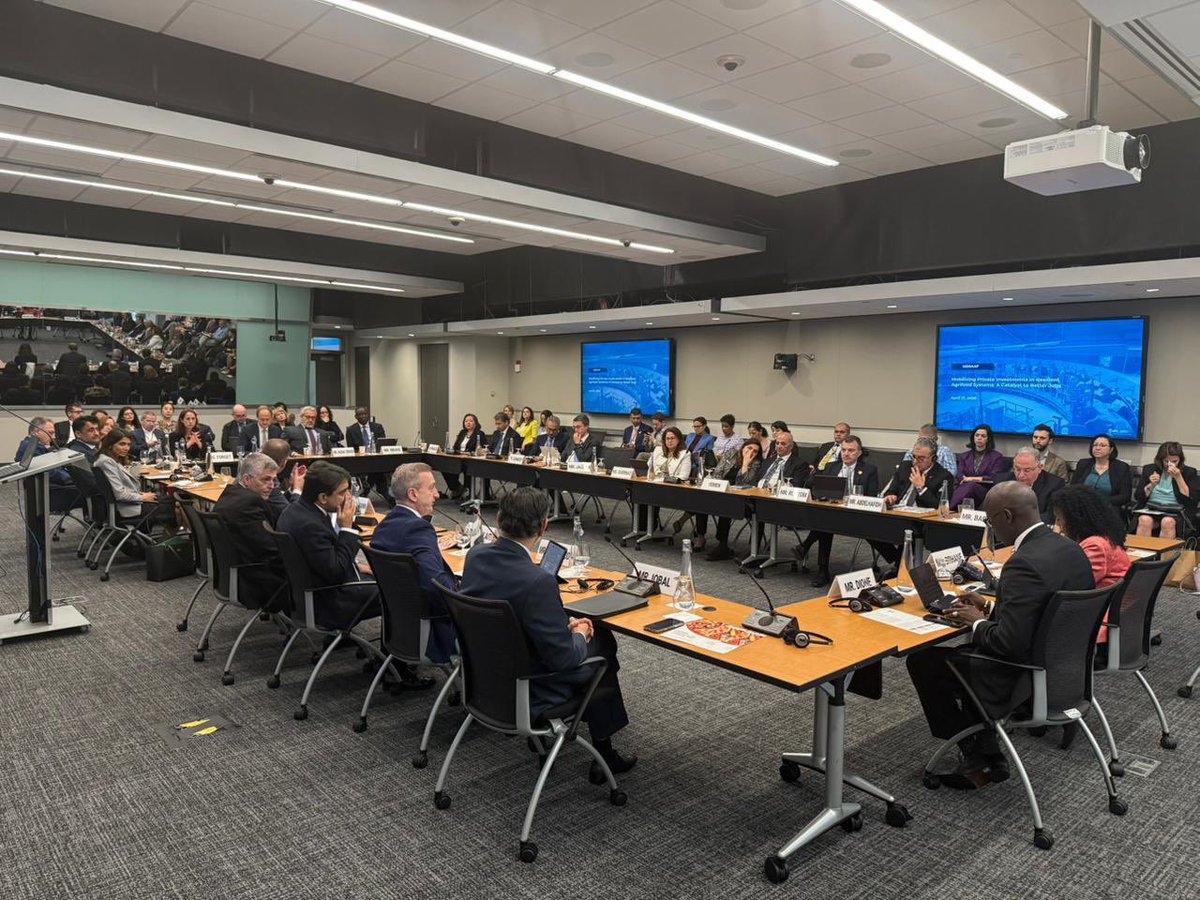 mpedegypt's tweet image. خلال مشاركته باجتماعات الربيع لعام 2026 لمجموعة البنك وصندوق النقد الدوليين بواشنطن:

وزير التخطيط والتنمية الاقتصادية: القطاع الزراعي هو محرك الأساس للتنمية وفرص العمل في #مصر

#SpringMeetings #WorldBank #2026springmeetings