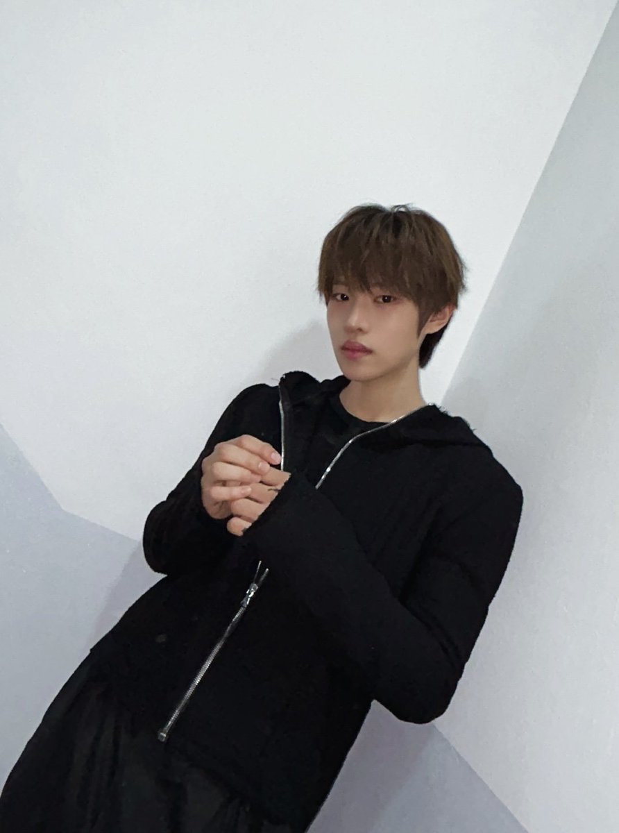 [#JUNGBIN]
🦁🖤
#POW #파우 #정빈