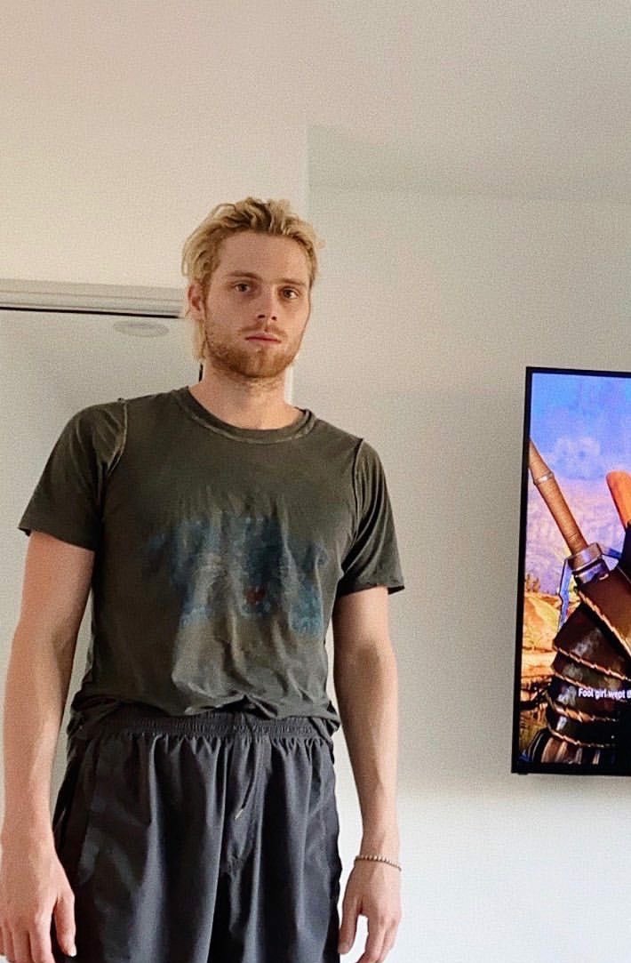 flo ⸆⸉ met calum ★ tweet media