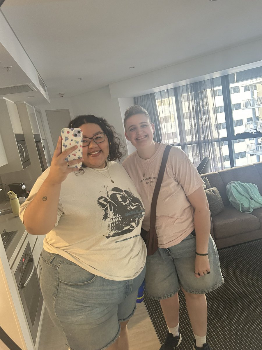 burymelilith's tweet photo. rach was 10 days pregnant at our first @halsey show together btw https://t.co/f5P8Ya4rYR