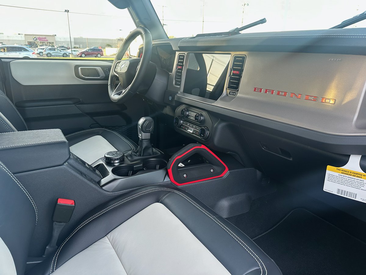 ReinekeFamily's tweet image. 🐎 The 2026 Bronco 60th Anniversary Edition has arrived at Reineke Ford!

A tribute to 60 years of Bronco heritage—blending classic design with modern Built Wild capability!

👏 Ford and the Bronco Team! 

#Bronco #Ford #BuiltWild #ReinekeFord