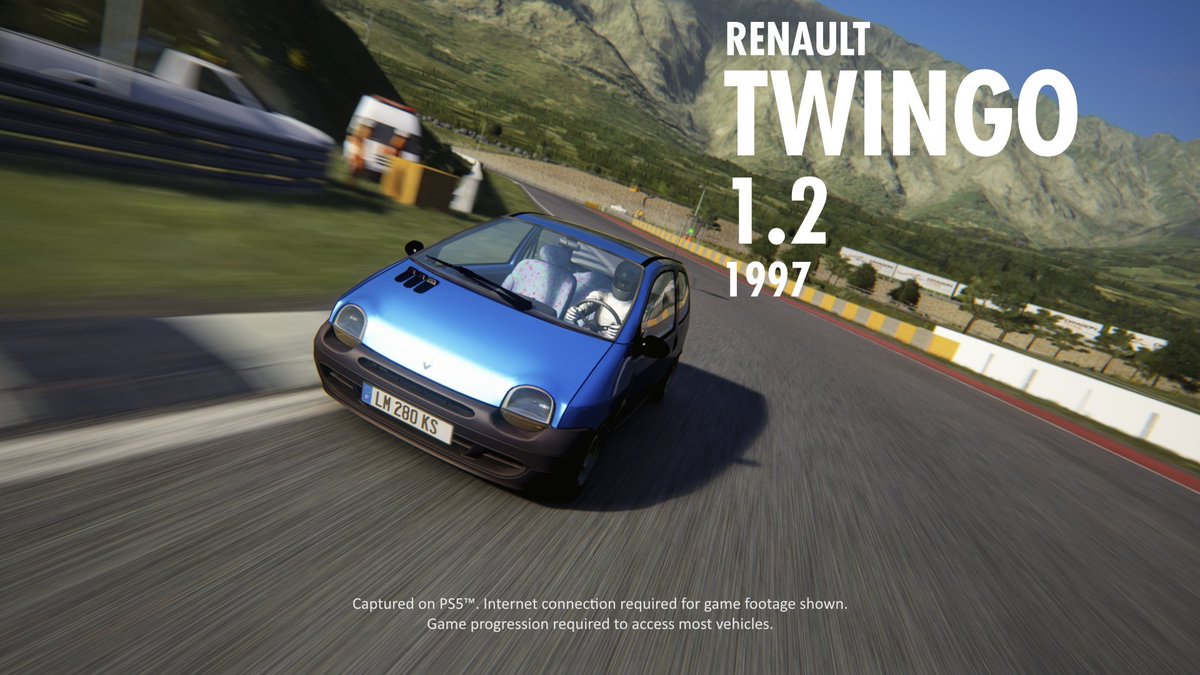 RandomCarGuy17 tweet media