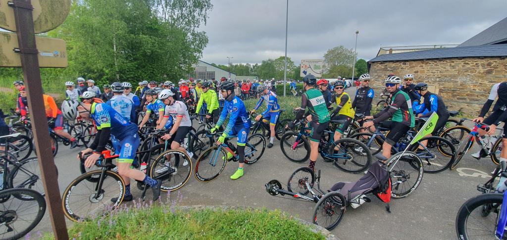 velofasto's tweet photo. Prêt pour le départ de la #MarcGomez https://t.co/KsaaBI2KUQ