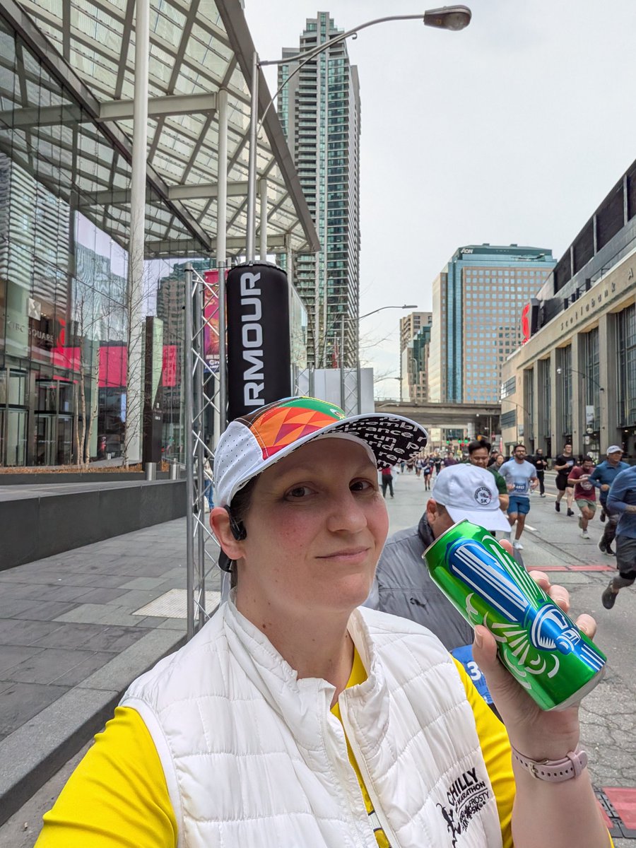 MusiquePalette's tweet photo. Ok #runTObeer, now that the kind of encouragement I want at 9k or 10! https://t.co/8Ge00XFBB5