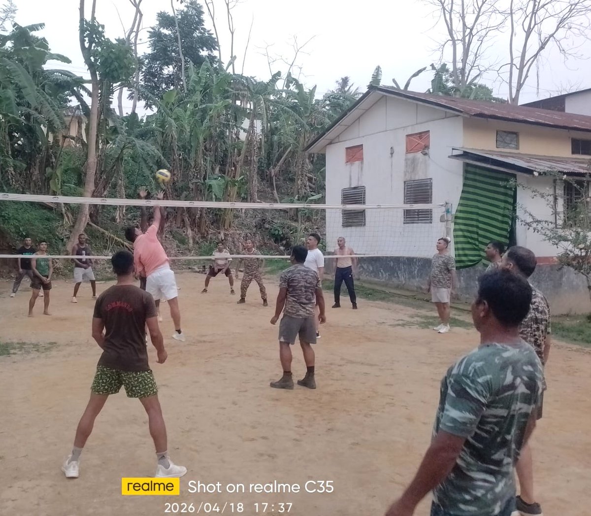 2Diphu's tweet image. In the evening, Jawans of 20 Bn CRPF, Jiribam, Manipur engaged in friendly games like volleyball &amp;amp; carrom—keeping fit, easing stress from long duties, and strengthening unity &amp;amp; brotherhood. 💪🏐♟️#CRPF #Fitness #TeamSpirit