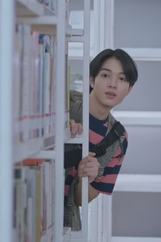 chokun pic on the left is so kim coded im gonna cry