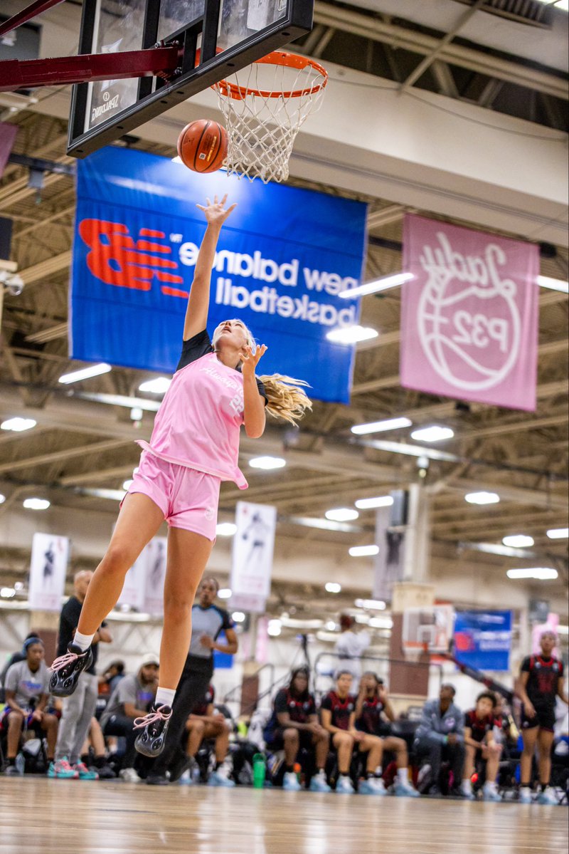 lp32_league's tweet image. Day 1 in Milwaukee was legendary! 🔥🏀

#LP32 #LadyP32 #WeGotNow