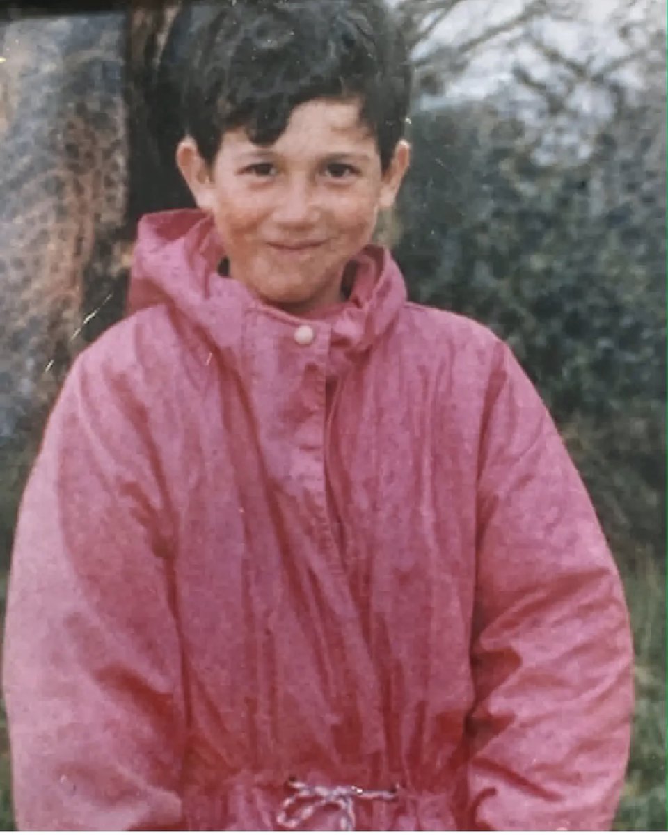 Faton700's tweet image. 27 years later, he is finally laid to rest.

Sinan Dauti was abducted by Serbian forces in April 1999 - only 8 years old. His remains were only found a few days ago.

A child taken. A family that waited decades.

We must never forget Serbia’s genocide in Kosova.