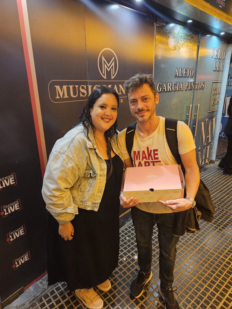 FanFonzista's tweet photo. Te quiero con todo mi corazón. Hacia tiempo que no te veía... que no te veía brillar en el escenario. Y ayer reafirmé todo lo que te quiero y todo lo que te admiro. Gracias por ser siempre una caricia al corazón @Fonzista https://t.co/LnwsG4haMN