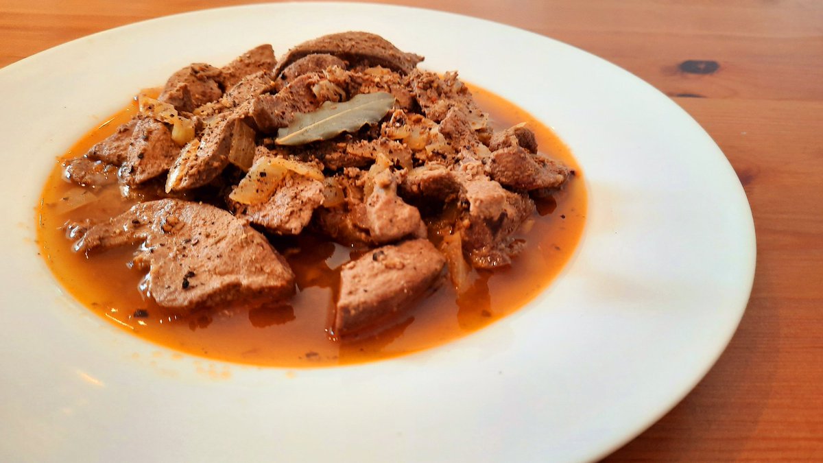 ...pražena jetra v omaki...pa frišni kruh zraven...🤠👌 #južna