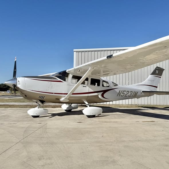 Diana_Trofi1's tweet image. 2009 Cessna Turbo 206H Stationair
More info: 🔗 ow.ly/24C750YEyze
🛩️ Lycoming TIO-540-AJ1A (310 HP | 1,790 SNEW) | Turbocharged
🕰️ 1,790 TT | 1,367 lb Useful Load | 117 gal Fuel Capacity
✅ Garmin G1000 WAAS | GFC 700 Autopilot | SVT | TAWS-B 
#Cessna #Stationair #Turbo206