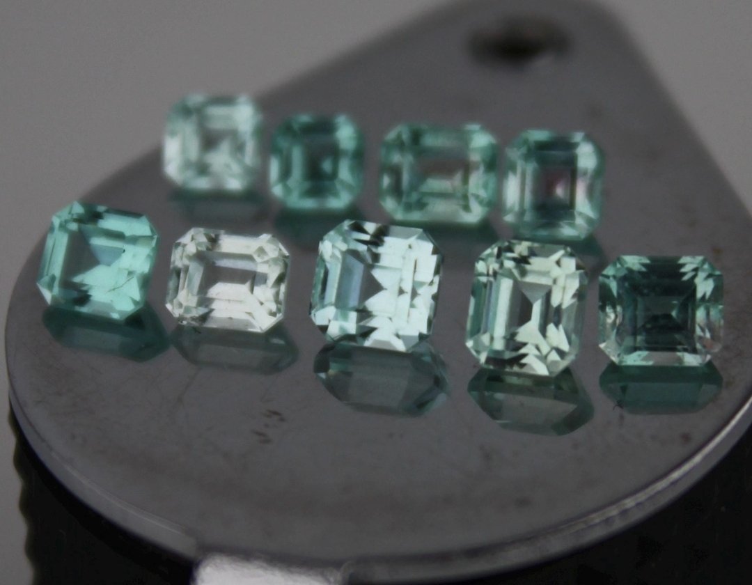 파라이바 아니고 바다거품 (Seafoam) 컬러 투멀이라는데 이친구들도 이쁘네요... 근데너무쥐톨만한것같기두