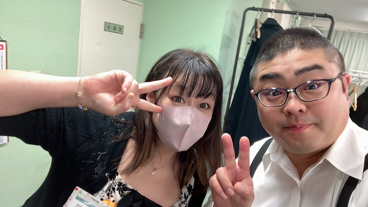初戦庄司さんと同卓で親番ドラのカン3s待ち立直で3s一発ツモれて裏裏の6000オールが最高に気持ち良かったです☺️
庄司さんも僕と競った二着でしたので強かったです🥹
庄司さんの所作と発声はとても綺麗なので同卓していて勝っても負けても気持ちがいいです😊
庄司さんと初めてツーショット頂けました📸