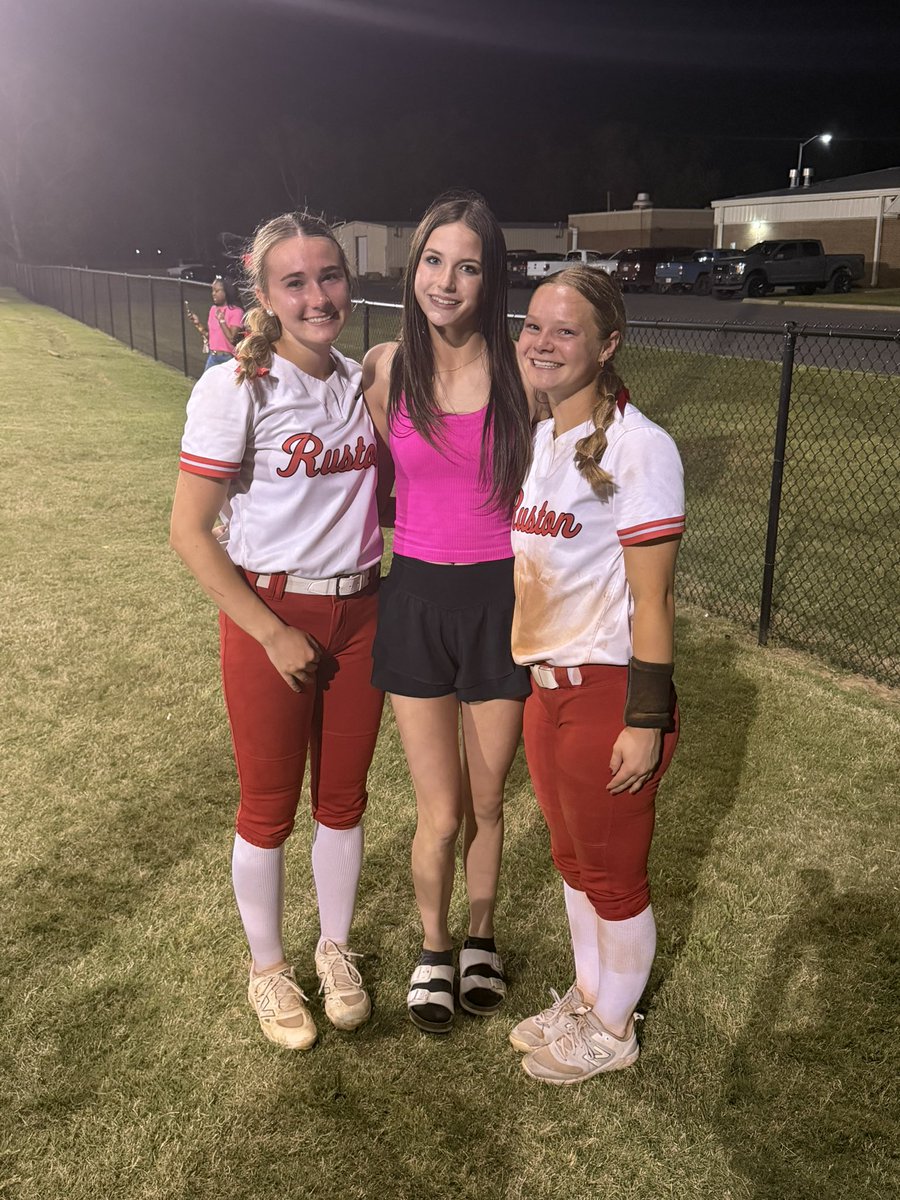 MacKenzie Roach tweet media