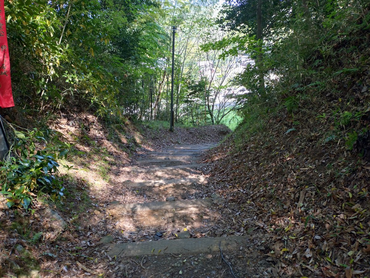 sleeping7cat1's tweet photo. 韮山城跡（静岡県伊豆の国市）
早雲公終生の居城とはためいてた。
堀切がいくつもあり、見応えがありました。
虎口、二ノ丸、本丸、堀切 https://t.co/EqaqmONv6a