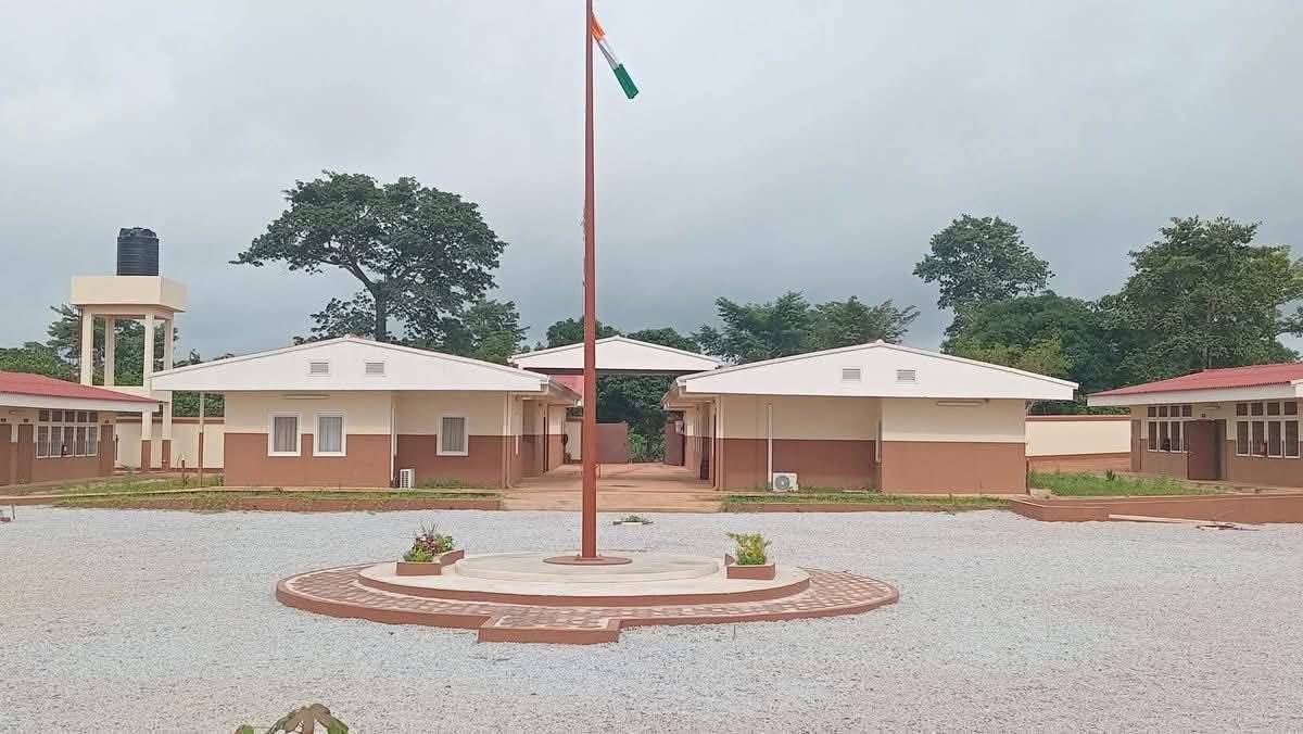 Badciss's tweet photo. 🇨🇮Éducation 
240 établissements scolaires ont été construits et équipés, incluant 1 300 salles de classe, offrant ainsi à plus de 70 000 enfants en milieu rural un accès à une éducation de proximité. 
Un investissement de 70,6 milliards FCFA dans le cadre du  (C2D).
#GouvCI https://t.co/axTFyBPrw0