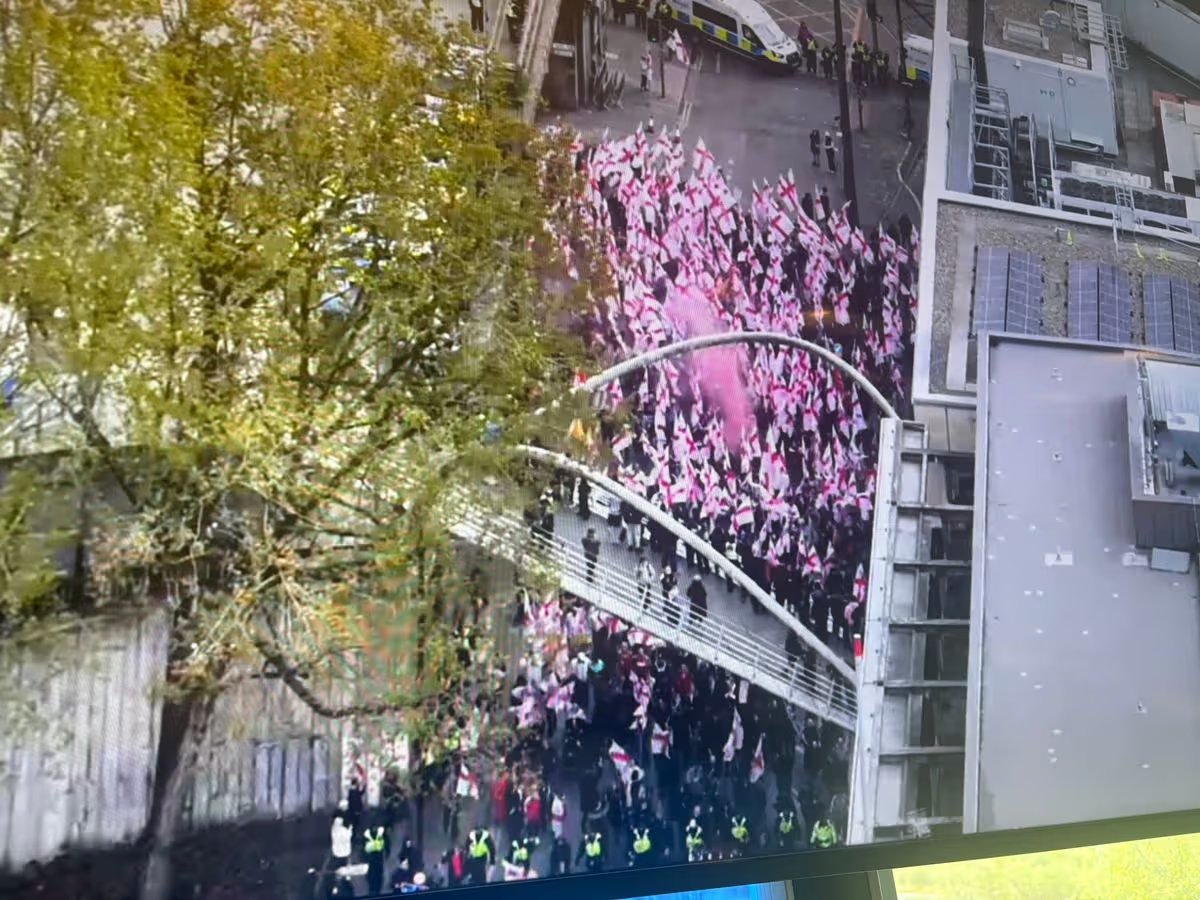 BPINewsOrg's tweet image. Britain First supporters marched through Manchester city centre as hundreds of officers deployed, following 11 arrests at a previous protest. 

Counter demonstrators gathered and tram services were suspended after tracks were blocked. 

#Manchester