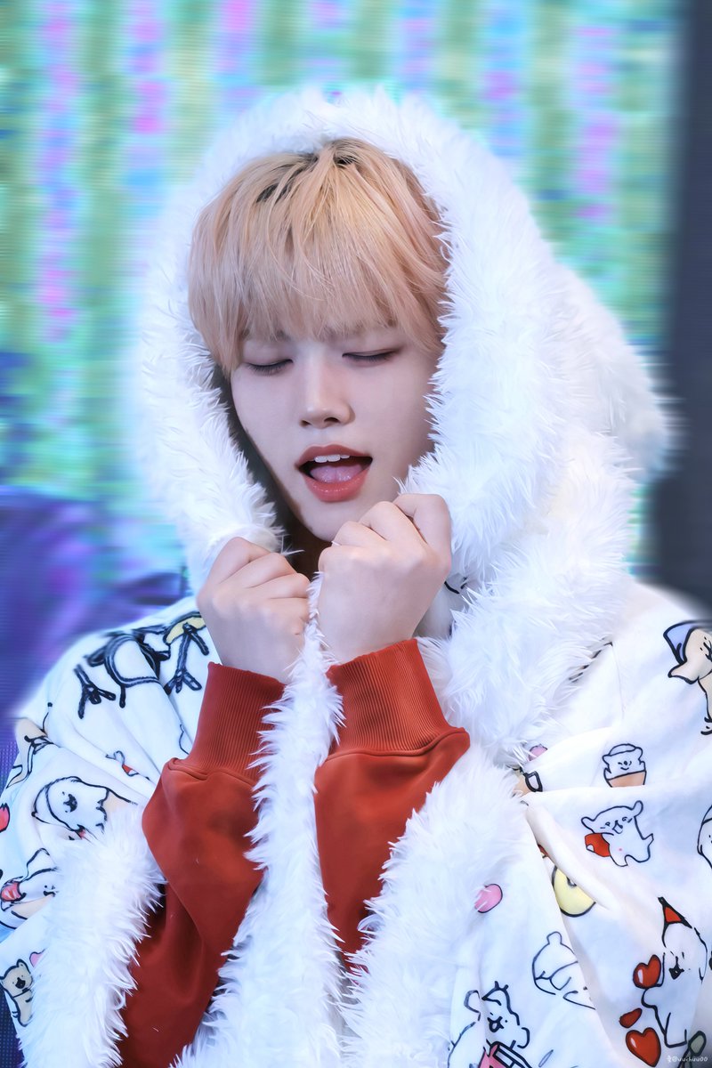 윷 tweet media