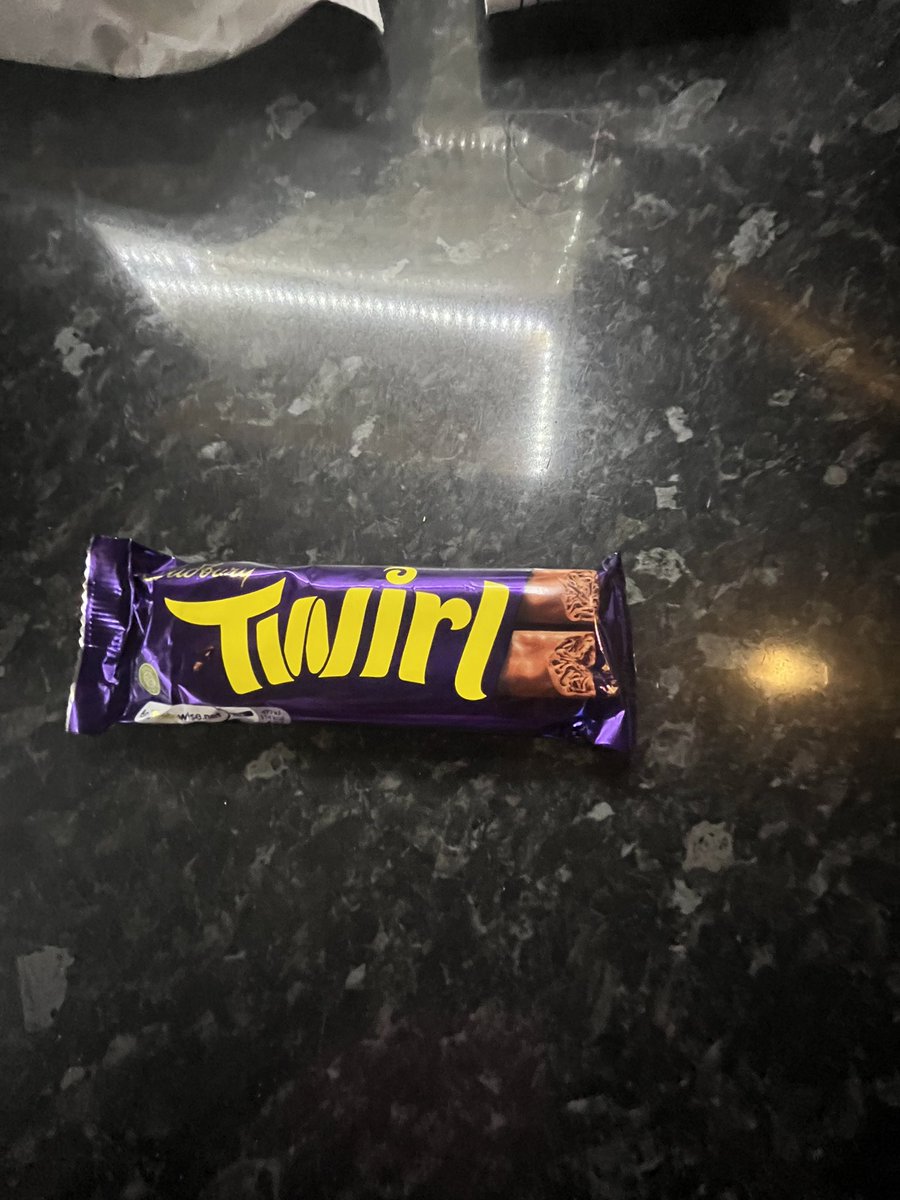 pantskate's tweet image. #asktwitter ok do went into Tesco for shopping today come out and had a twirl chocolate bar under my wind screen wiper 🤷🏻‍♀️🤷🏻‍♀️ what does that mean 😢