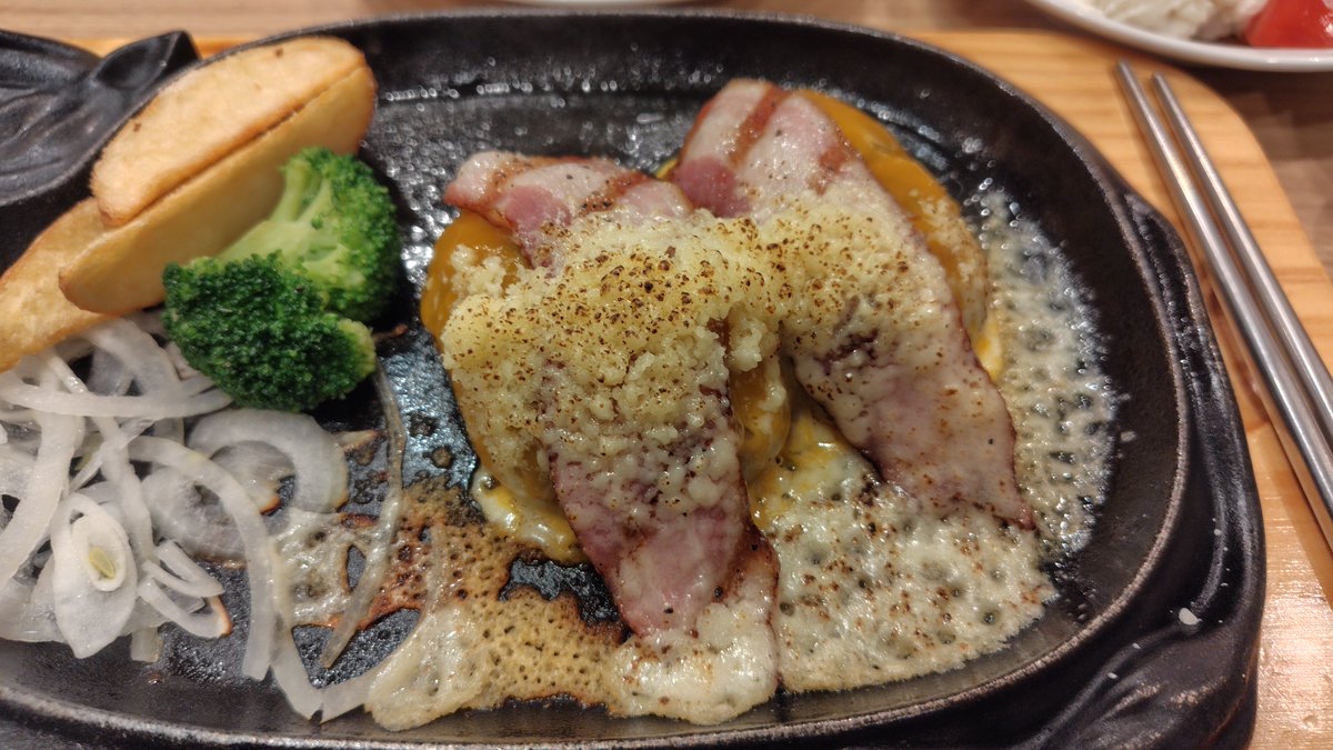 kobe_yanou's tweet image. 【記録】19:34 ディナーはビッグボーイで、誕生月20%OFFクーポン行使。かつてに比べたら全然量を食べてないけど、これでお腹は超パンパン( ･ω･)ノ (@ #BigBoy 離宮公園店 in 神戸市須磨区, 兵庫県)