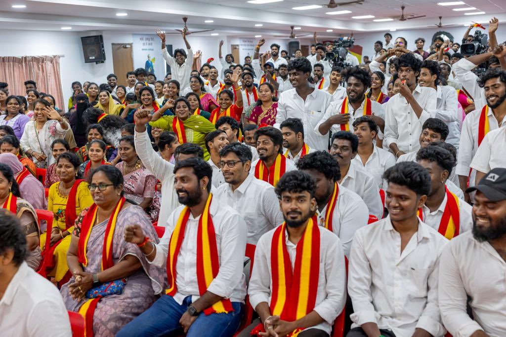 Bro found a way to escape from media😭😭..

Typical Actor Vijay kinda