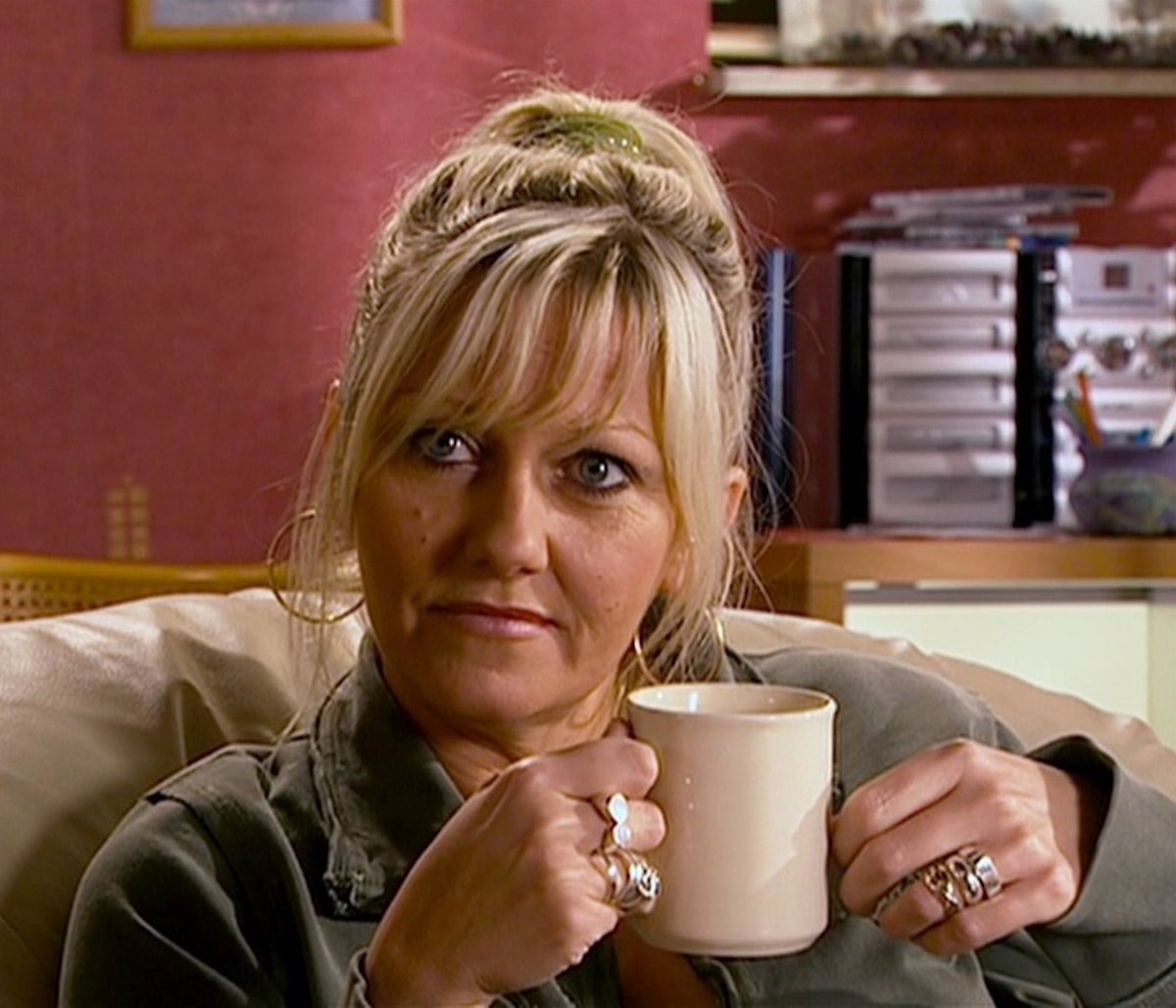 WhovianLife's tweet image. Happy Birthday to MOTHER Jackie Tyler herself, the icon that is Camille Coduri!! 🥳🥳 #DoctorWho 🩷🩵