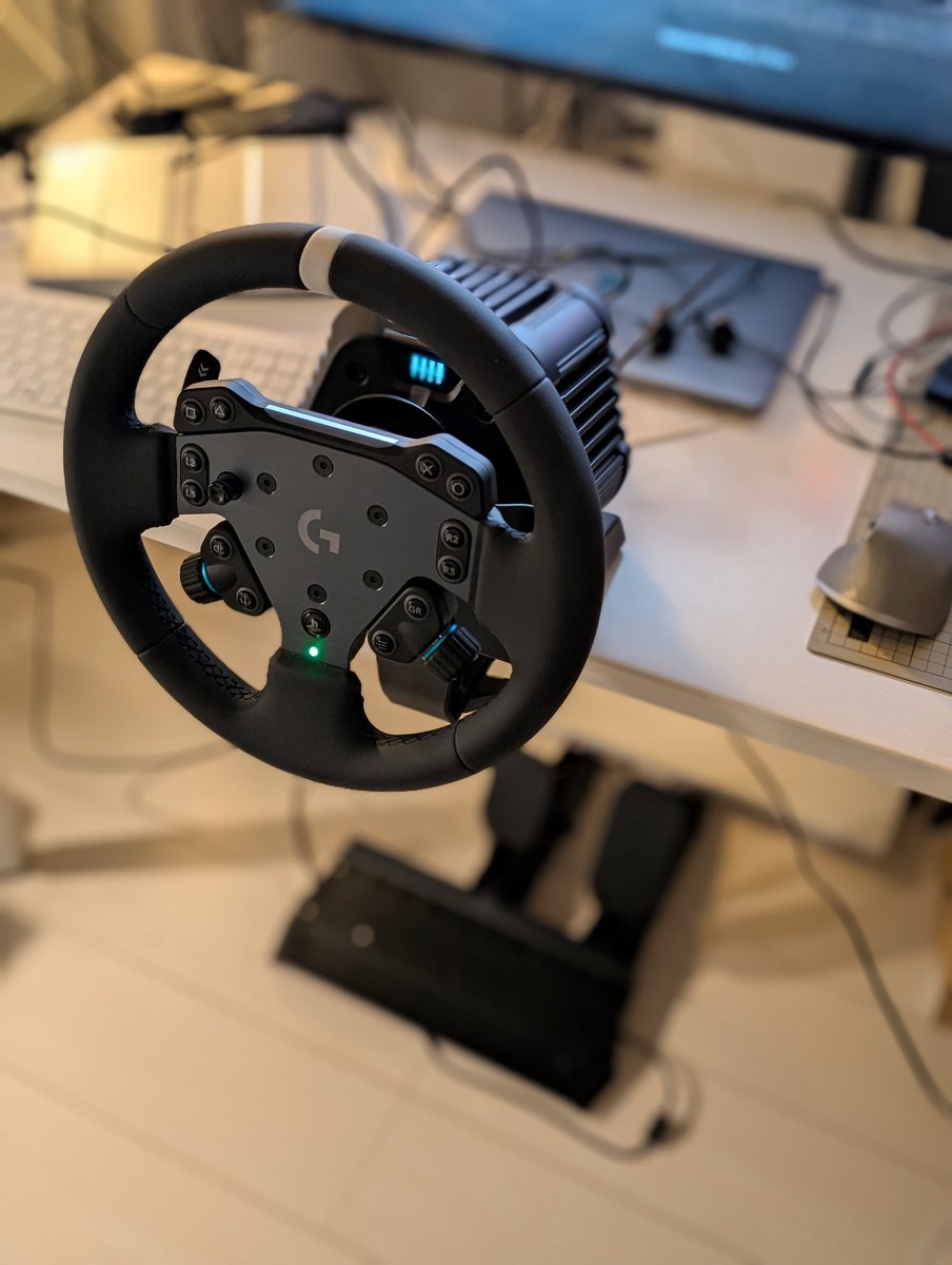 1年くらい悩みに悩んだ末にlogicool GのRS50とRSペダルをget!!
WRC Generationsで使うの楽しみにしてたけどすんなり対応はしないのね…ちまちまと設定を調整中〜